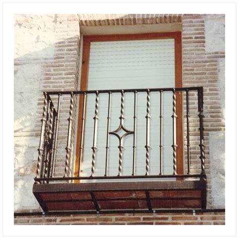 diseños de balcones para puertas|ejemplos de balcones.